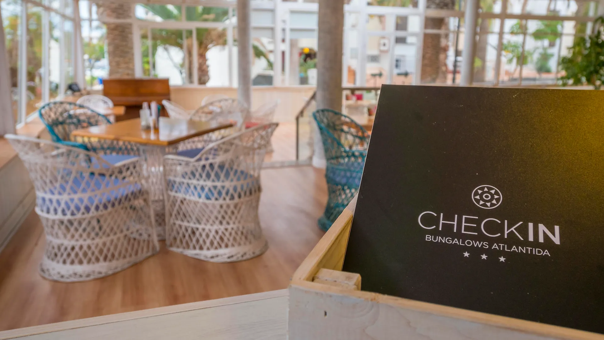 Checkin Bungalows Atlantida Лос Кристианос Апарт-отель