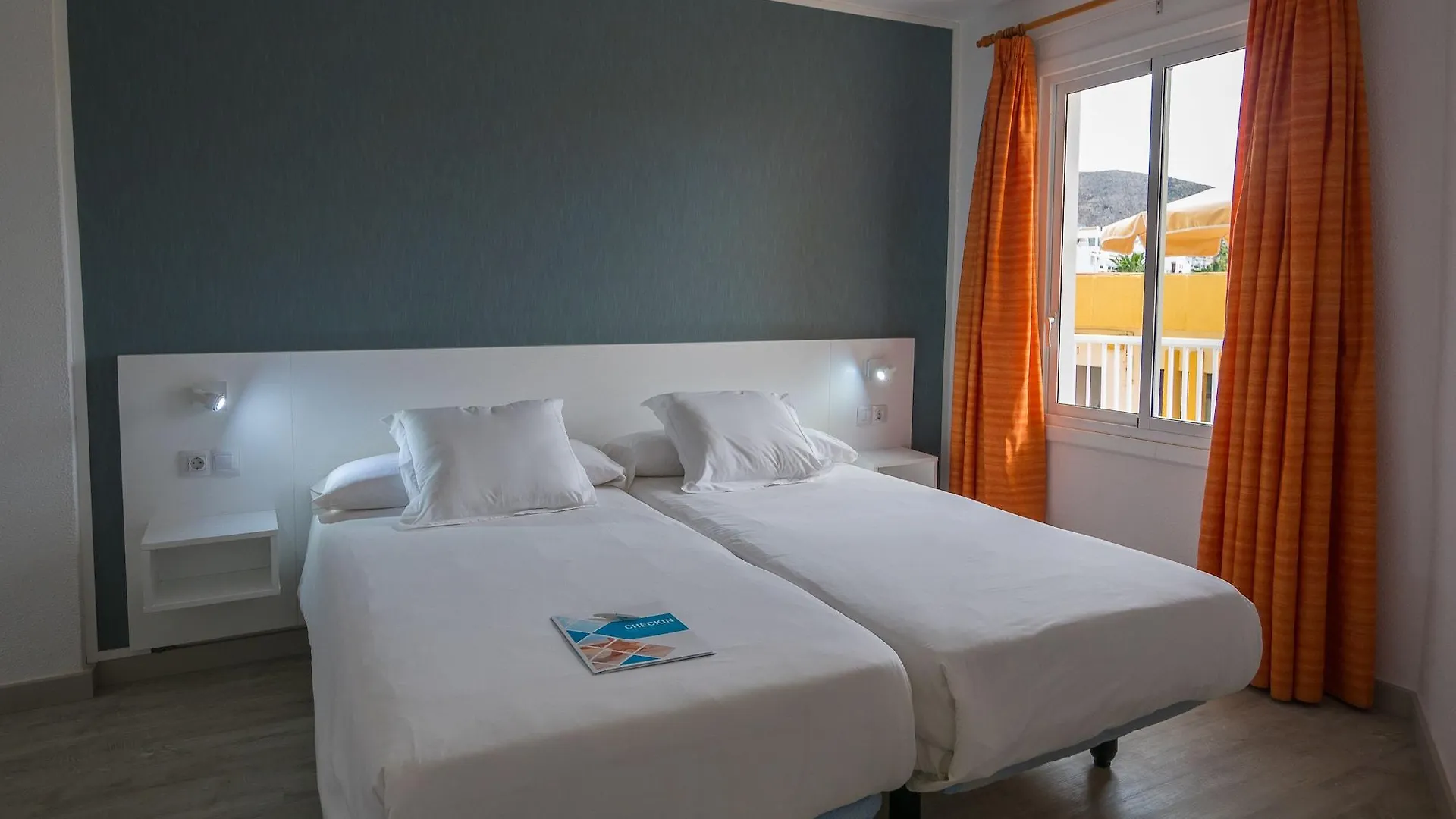 Апарт-отель Checkin Bungalows Atlantida Лос Кристианос