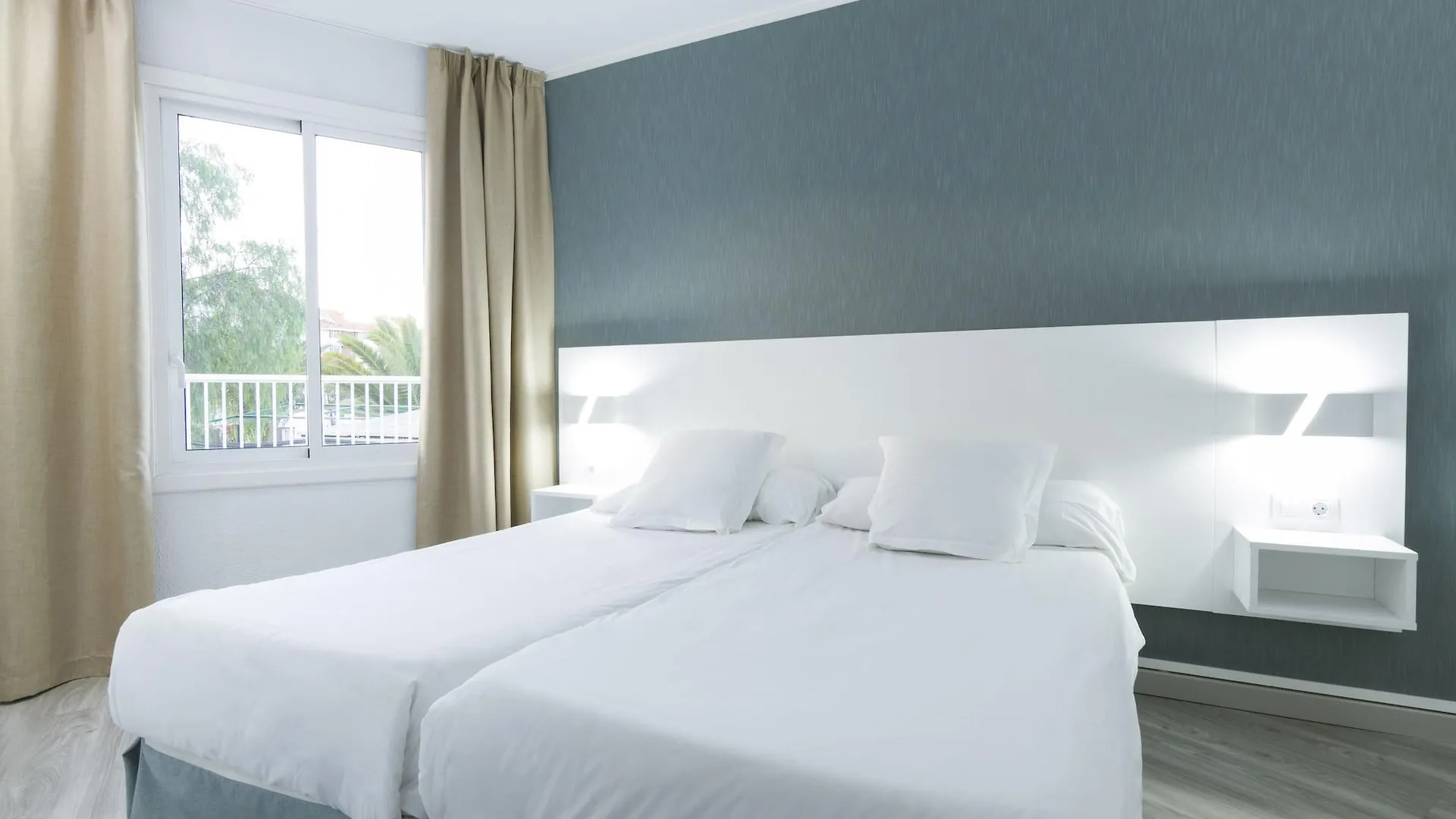 Checkin Bungalows Atlantida Лос Кристианос