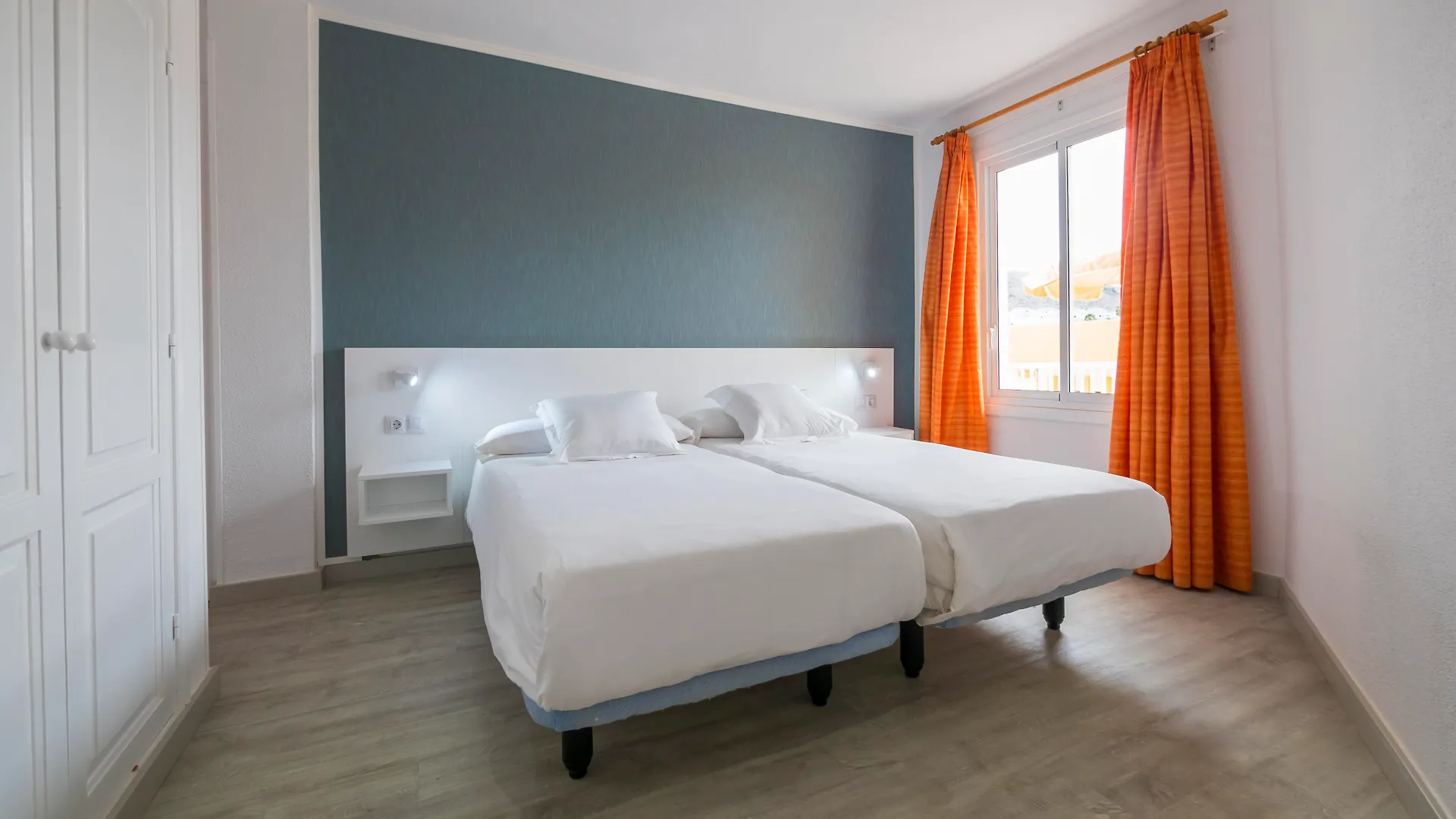 Aparthotel Checkin Bungalows Atlantida Los Cristianos