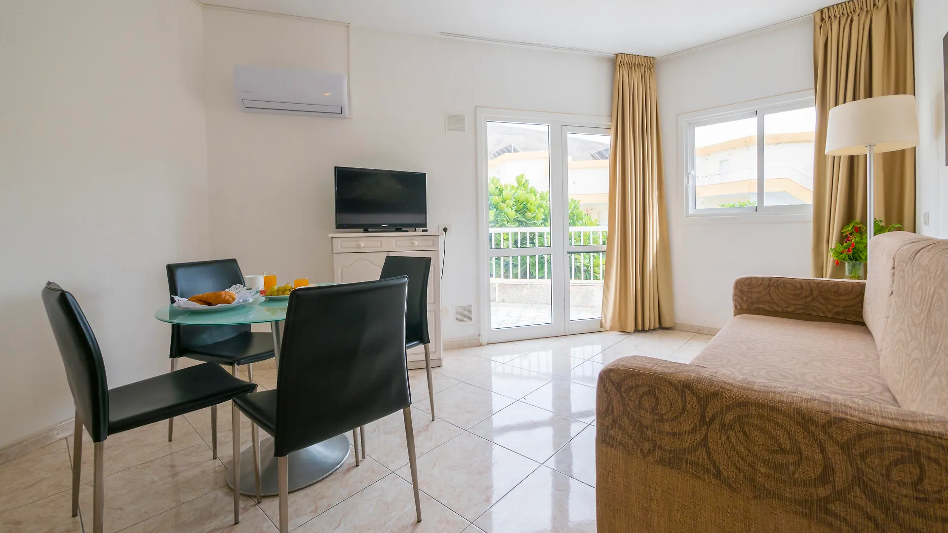 Aparthotel Checkin Bungalows Atlantida Los Cristianos