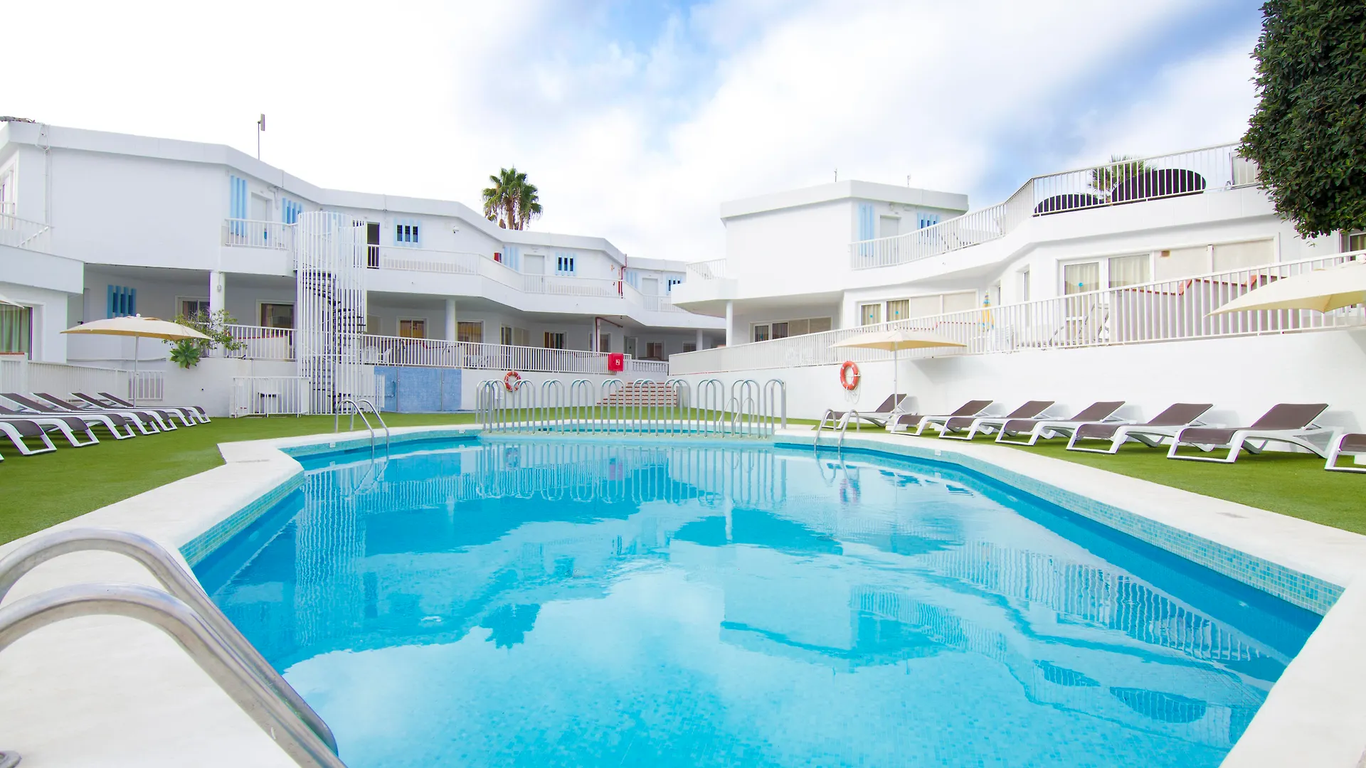 Checkin Bungalows Atlantida location